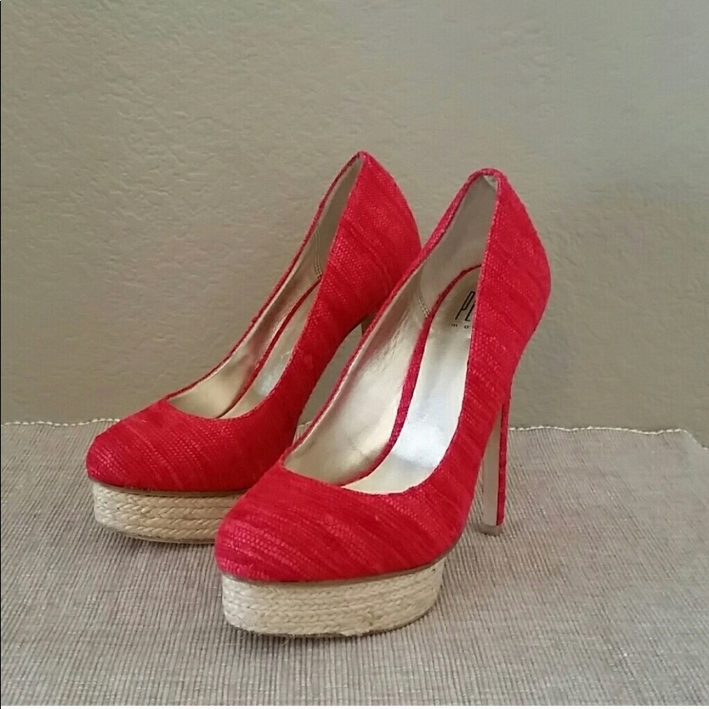 Great condition red heels, sz 7
